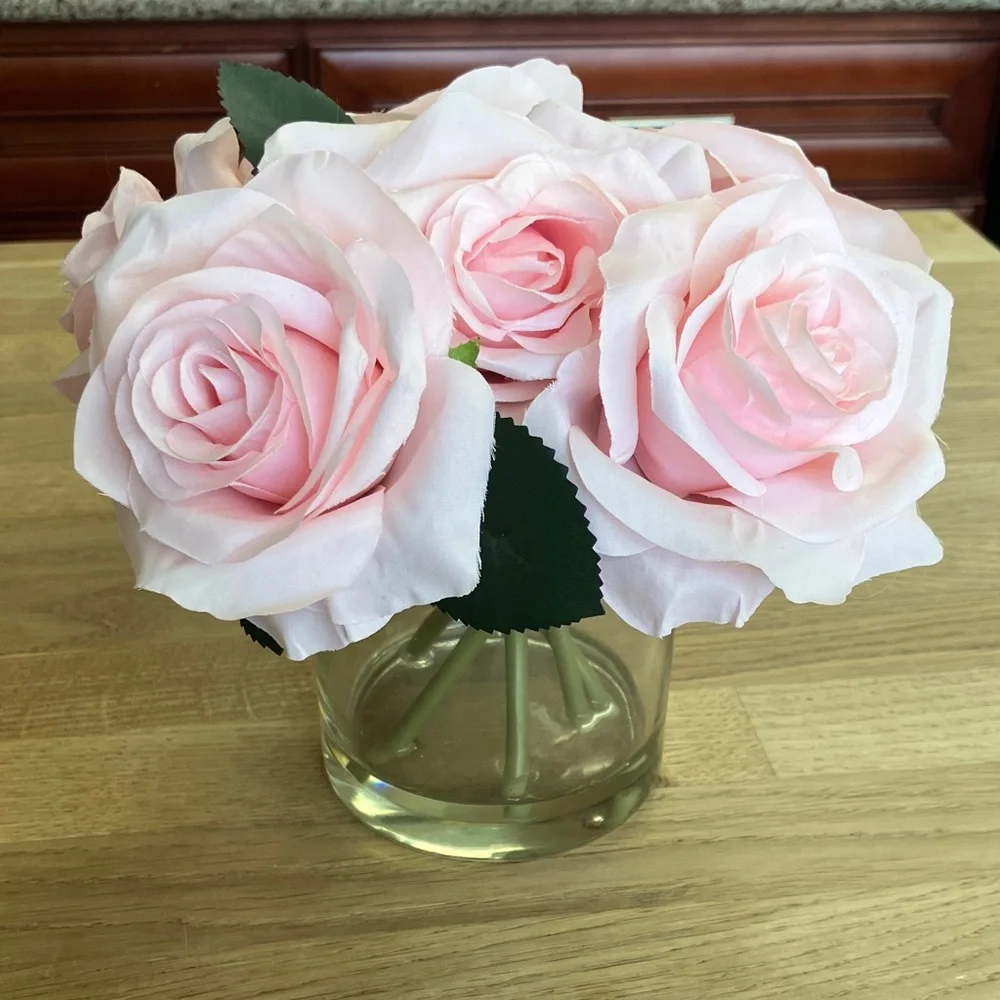 Elegant Pink Rose Arrangement in Glass Vase